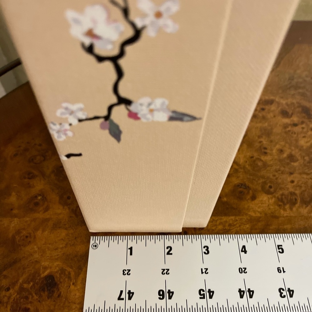 Authentic DIOR Paper Gift Box - Picture 6 of 7